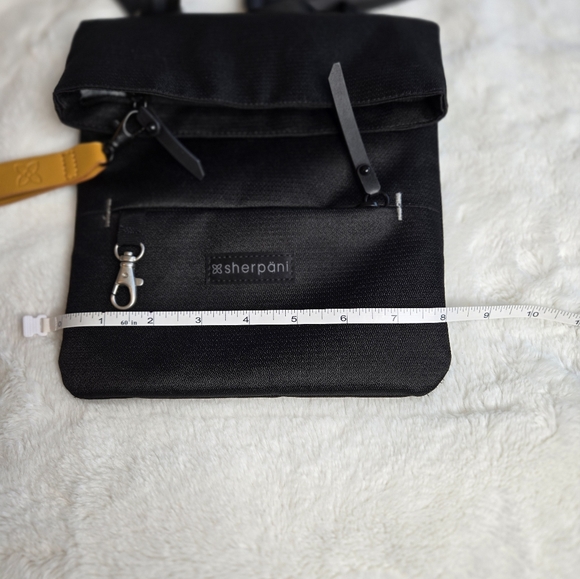Sherpani Crossbody - Picture 9 of 10